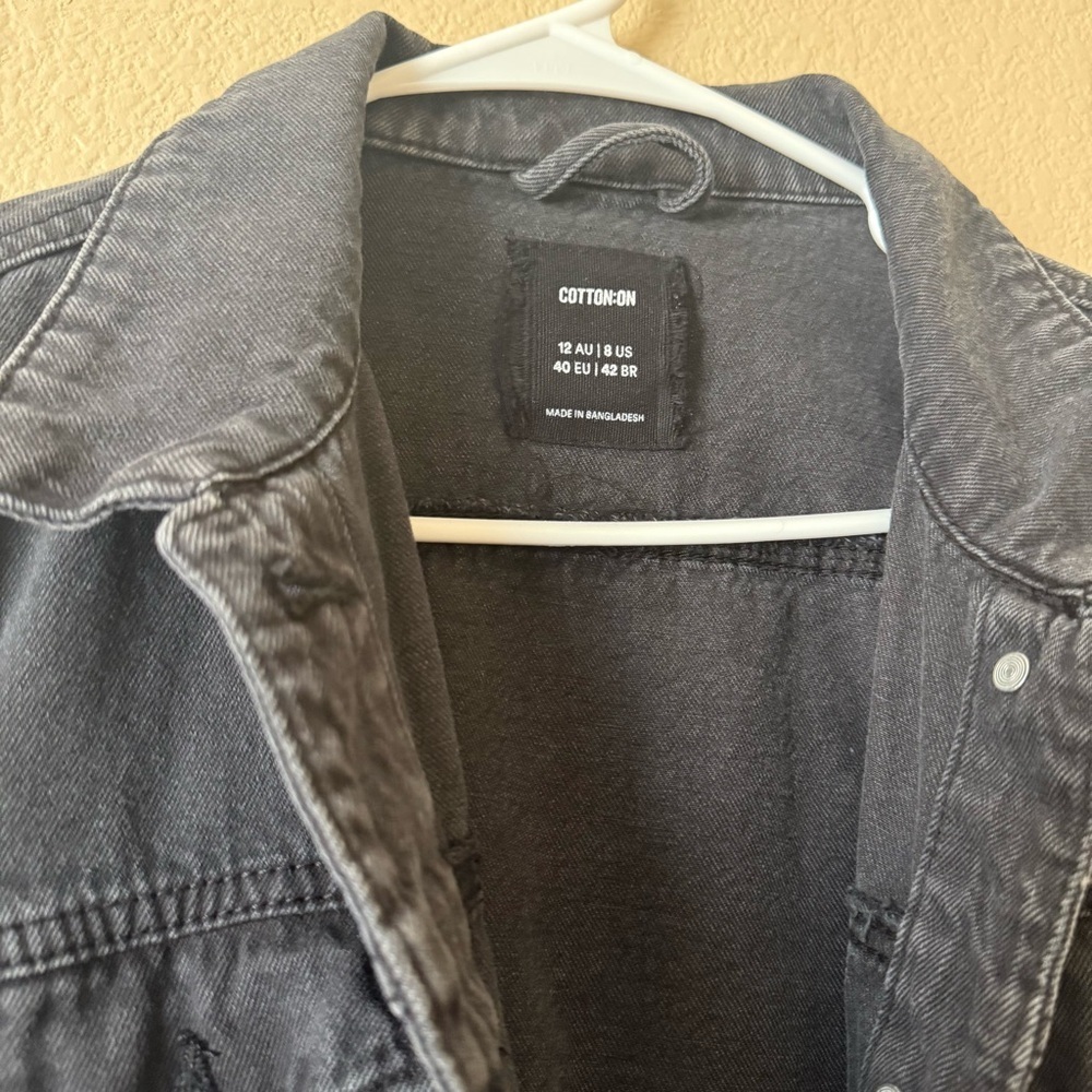 Cotton On Black Cropped Girlfriend Denim Jacket – Size 8 - Picture 4 of 5